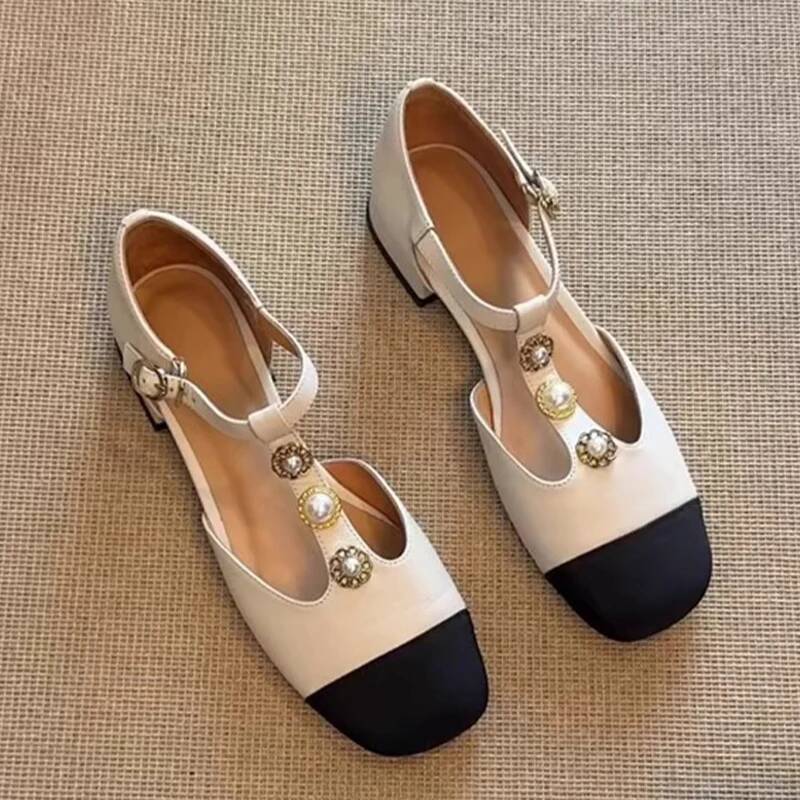 Women'S Fashion Trends - Frauen Karree Mit Hohen Absätzen Sandalen