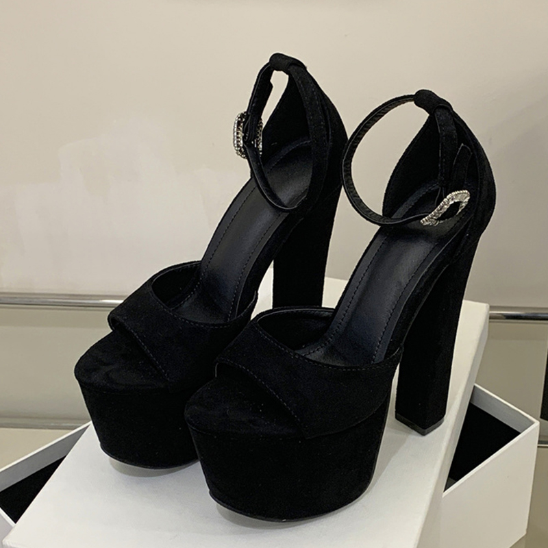 Liyke Modell-Show Sexy Extrem  – Women Fashion Show Bewertung und Preis
